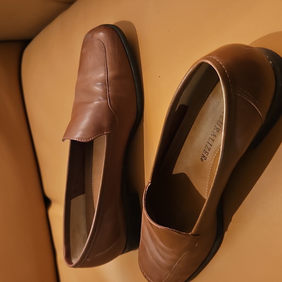 Naturalizer Women's Brown Loafers - Picture 6 of 7